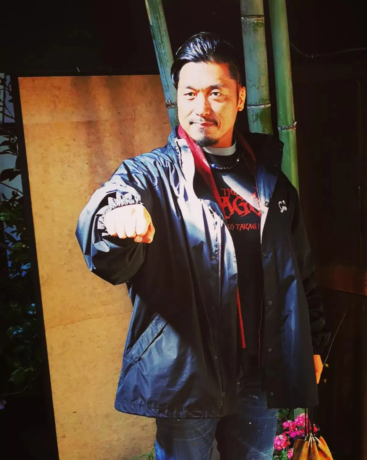 鷹木信悟さん